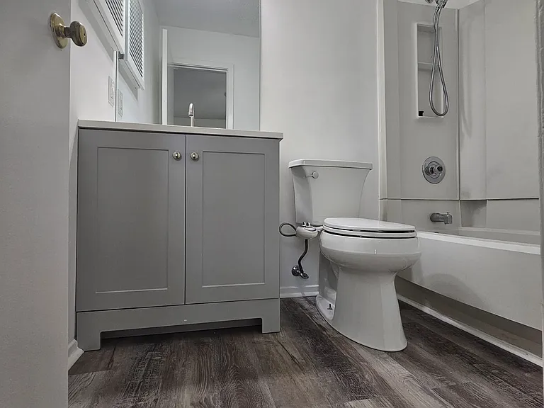 2401 Queen Anne Ct — Photo 17