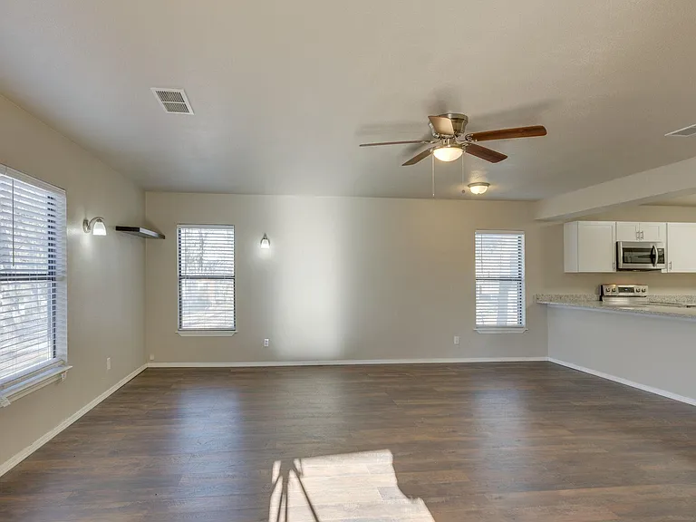 157 Harbor Dr — Photo 4