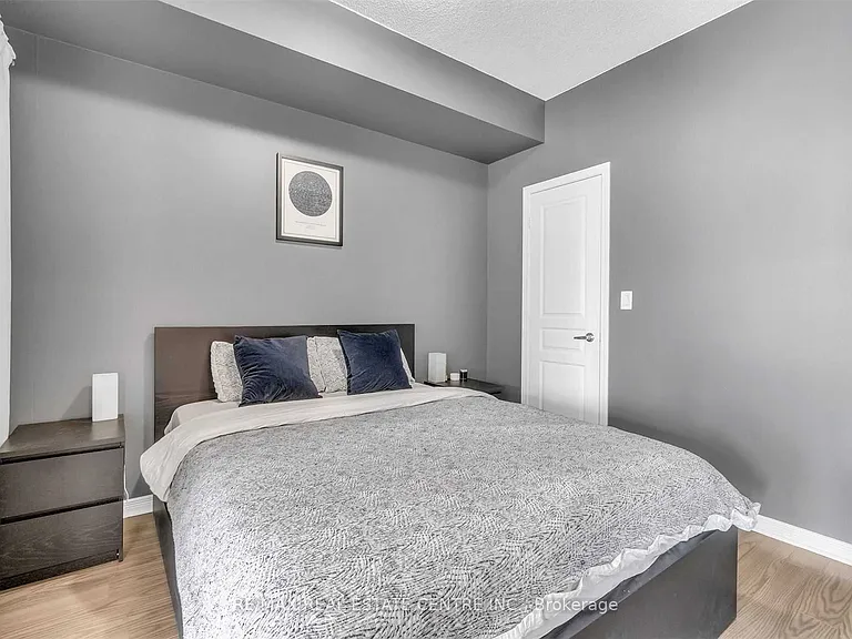 352 Front St W #1413 — Photo 17