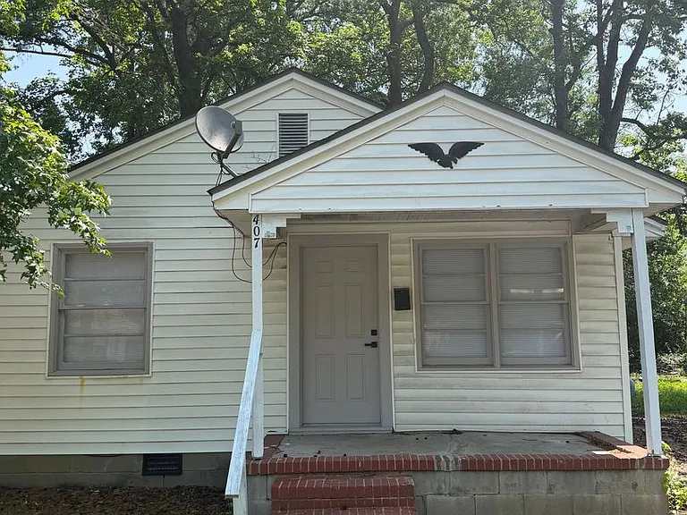 407 Lane St SE — Photo 1