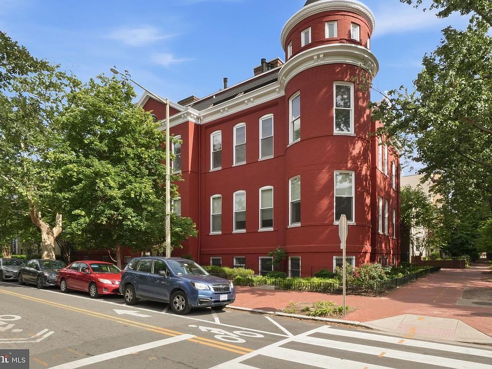 1st image of 301 G St NE APT 3