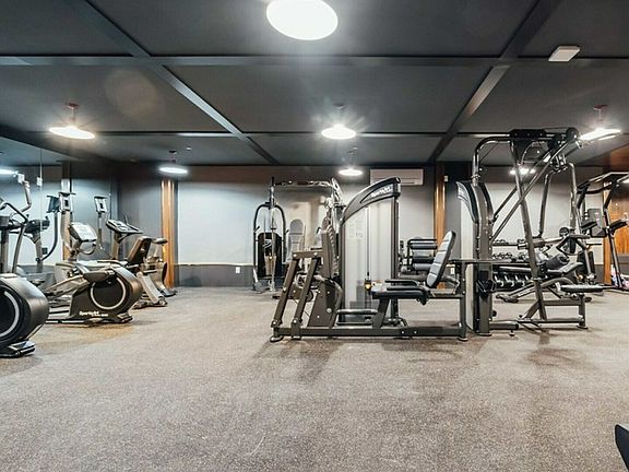 2nd image of 115 Stanwix St #1605