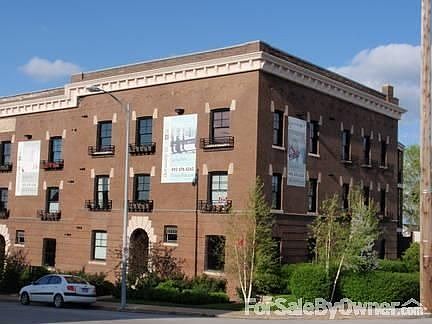 Sreet view : 2nd, floor, right corner, south facing windows to the street.