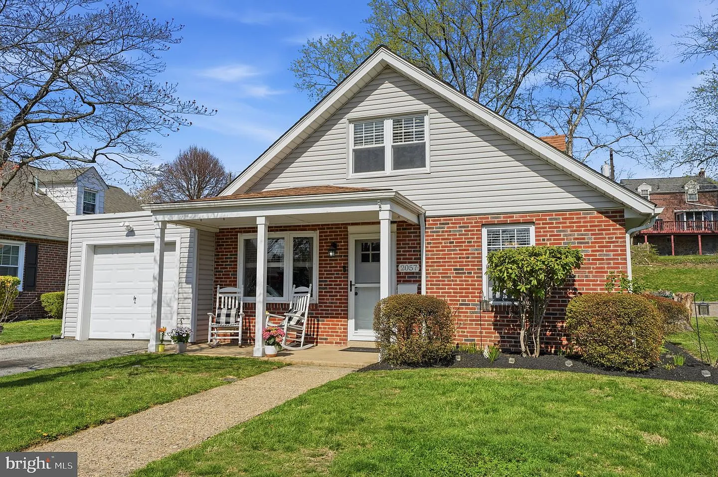 2057 Parkdale Ave photo 1