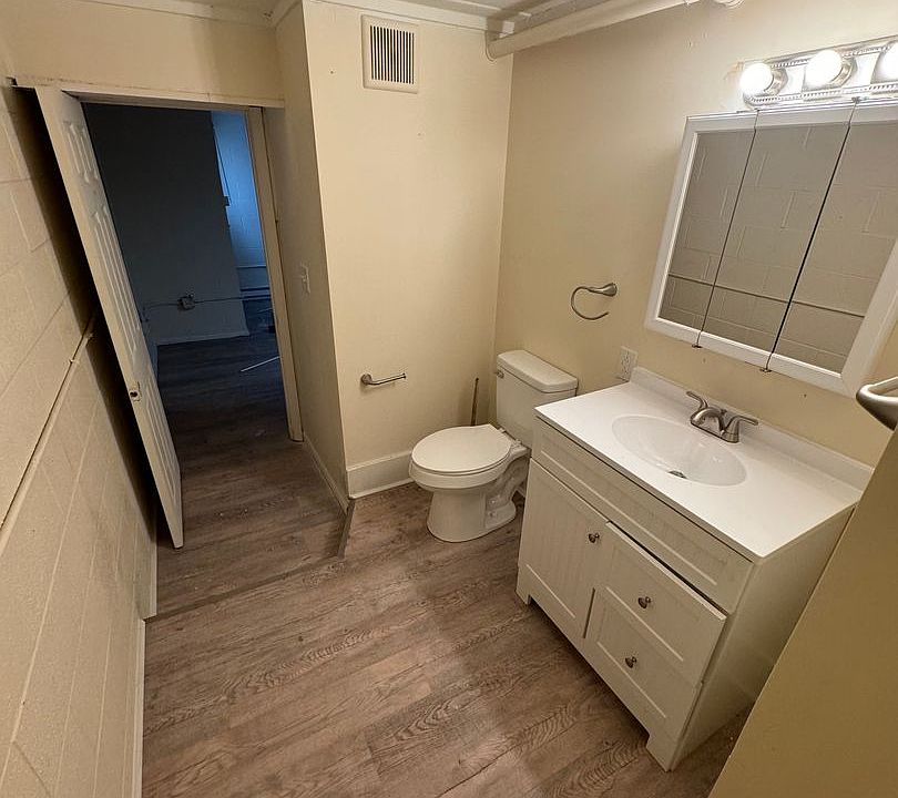 1st image of 409 W Elm St #2B
