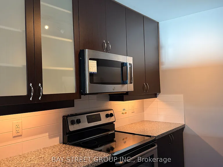 111 Upper Duke Cres #904 — Photo 8