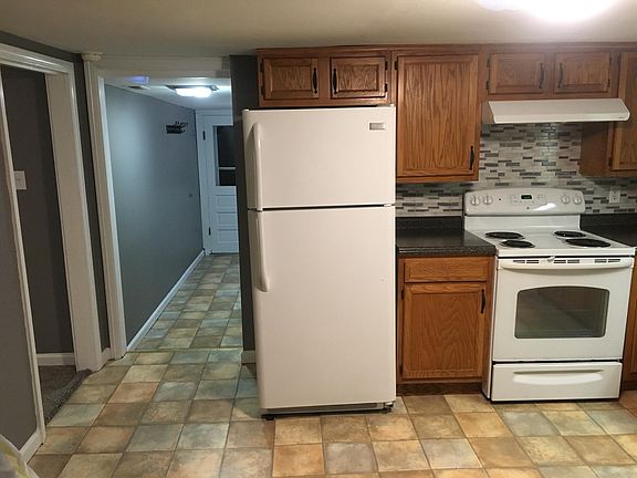 Entryway into Kitchen