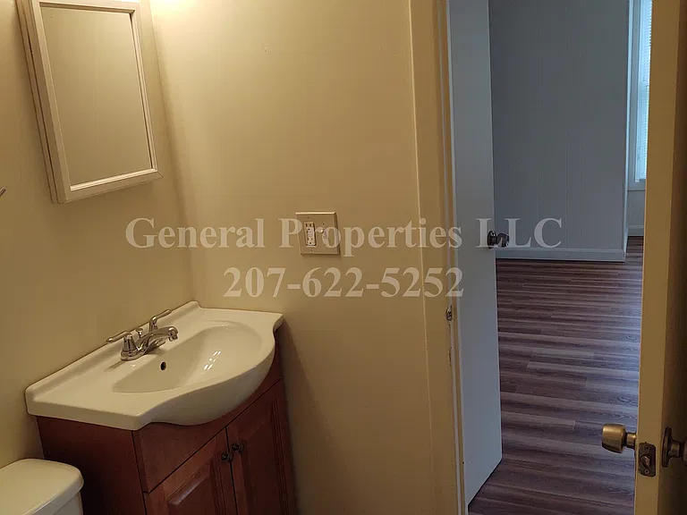 584 Riverside Dr — Photo 5
