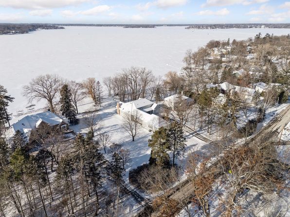 331 Park Ave, Mahtomedi, MN 55115