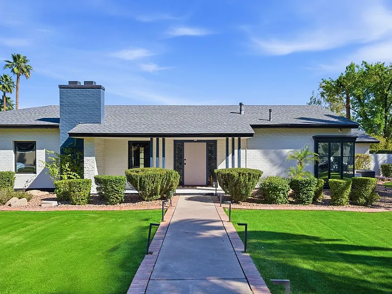 2939 N Manor Dr W — Photo 1