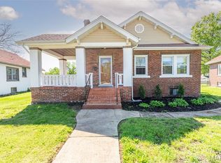 12 Sunset Ct, Saint Louis, MO 63121