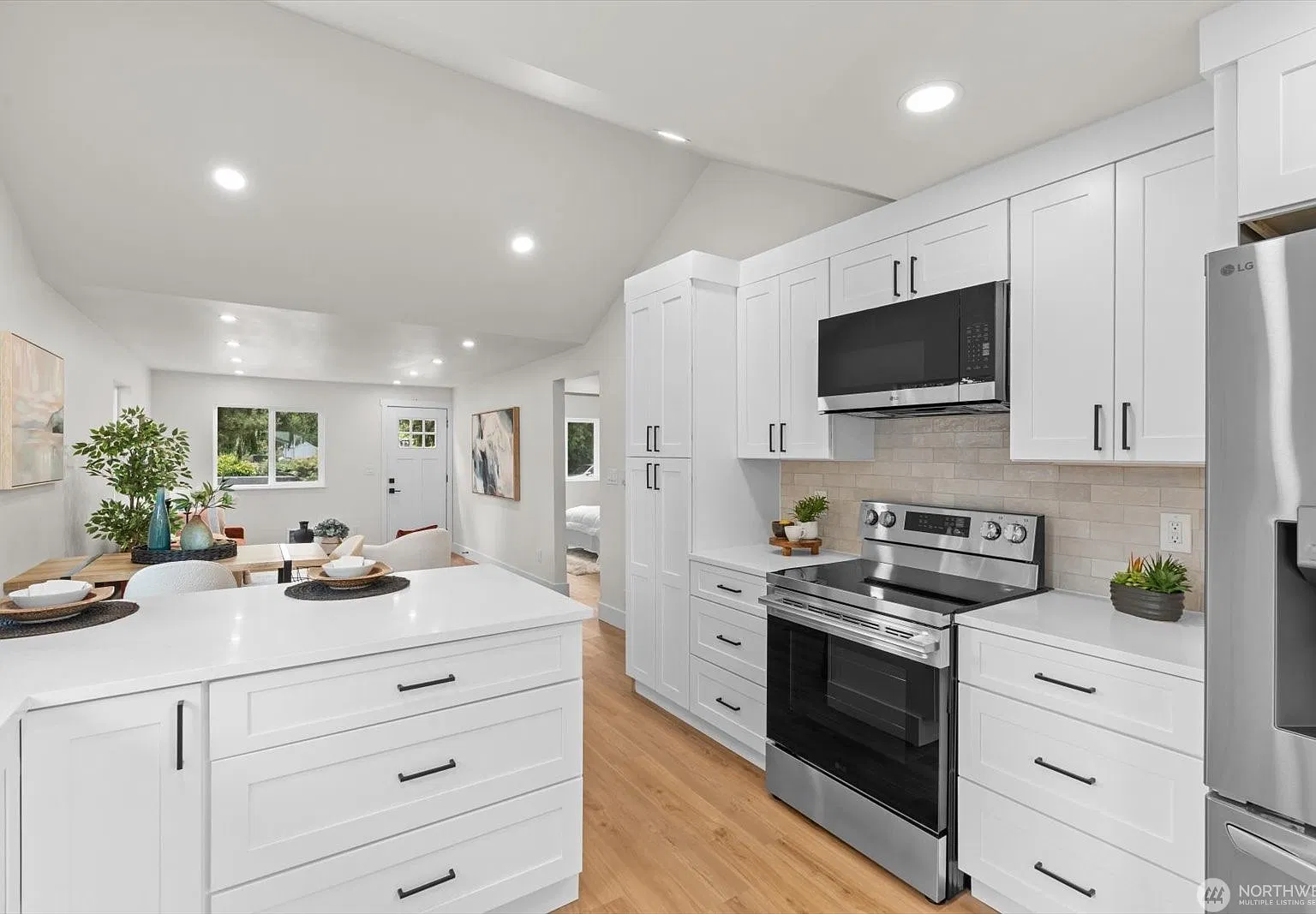 2 bed, $2,450 — Photo 4