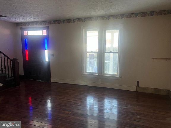 4th image of 529 Main St