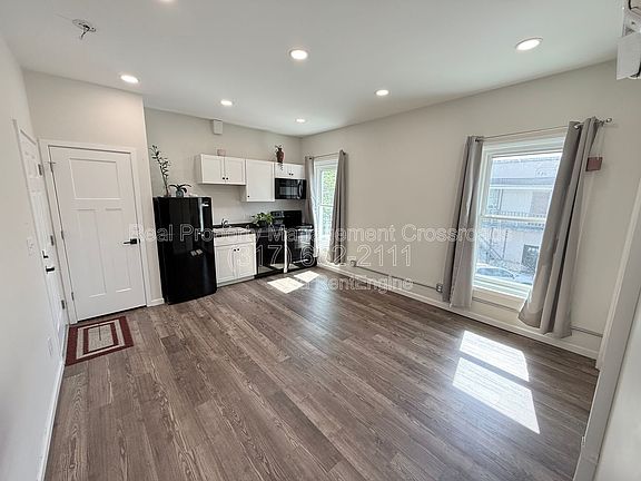 2nd image of 104 E Main St #206