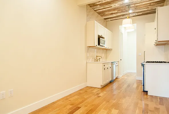 Rented by Nooklyn NYC LLC | media 76