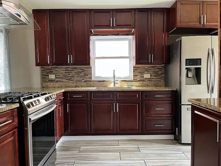 644 Freeland Ave — Photo 2