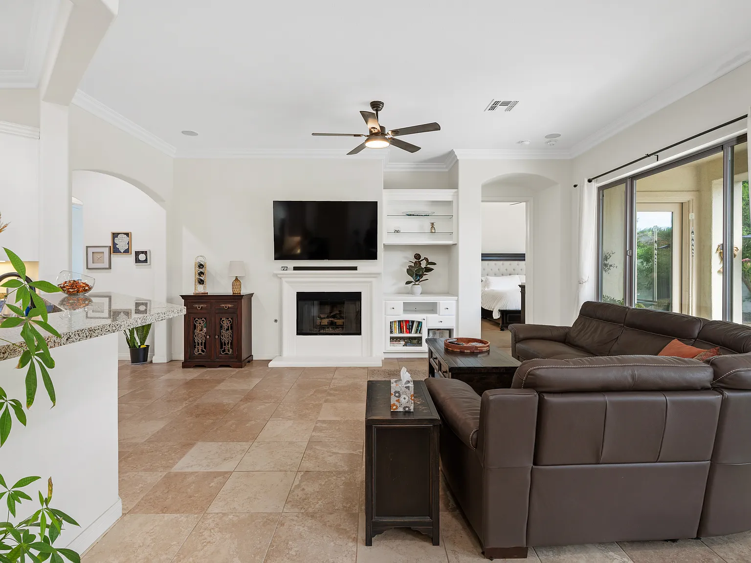 2 bed, 1823 sqft, $5,500 — Photo 4
