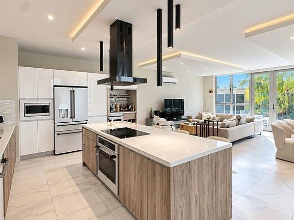 3rd image of Riviera CHELSEA STREET #149