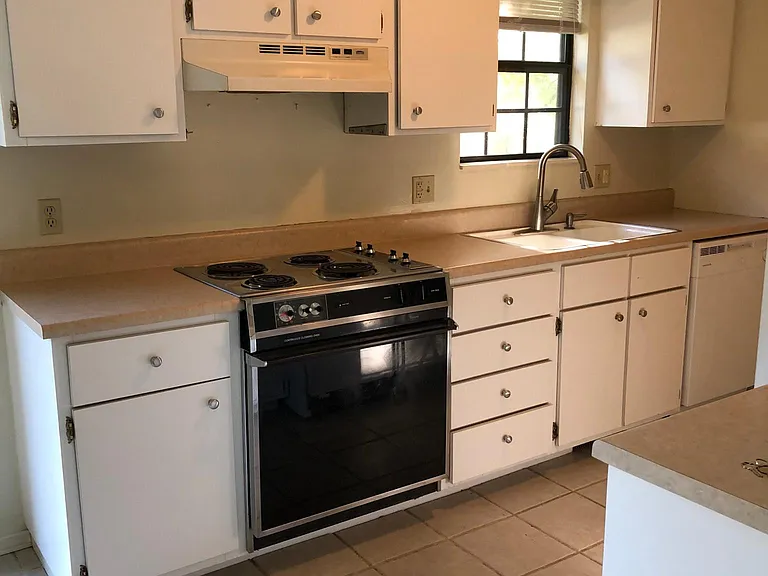 4424 S Robberson Ave — Photo 5