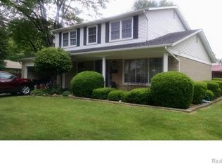 30515 Cedars Dr, Warren, MI 48093