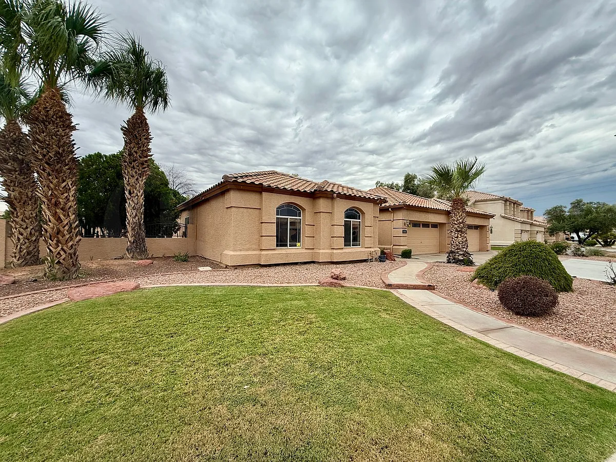 4 bed, 3.0 bath, 2959 sqft, $3,300 — Photo 2