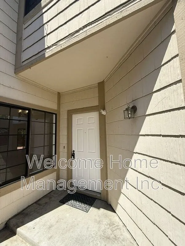 4 bed, 2.5 bath, 1863 sqft, $4,400 — Photo 3