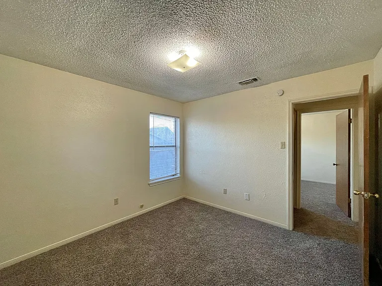 2402 Kirk Cir — Photo 28