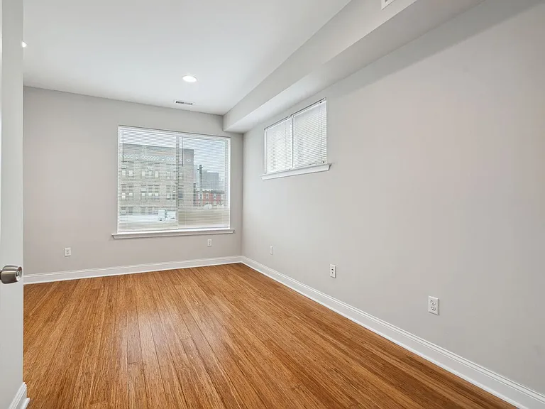1633 Carpenter St — Photo 12