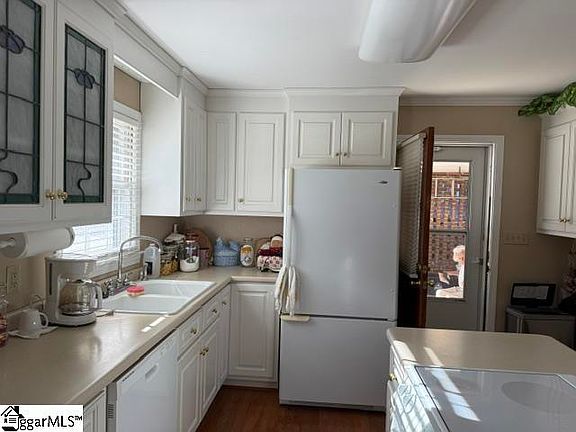 5th image of 28 Maria Louisa Ln