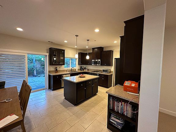 4th image of 7029 Bergamot Ave
