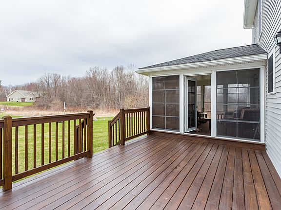 5th image of 139 Payeur Cir