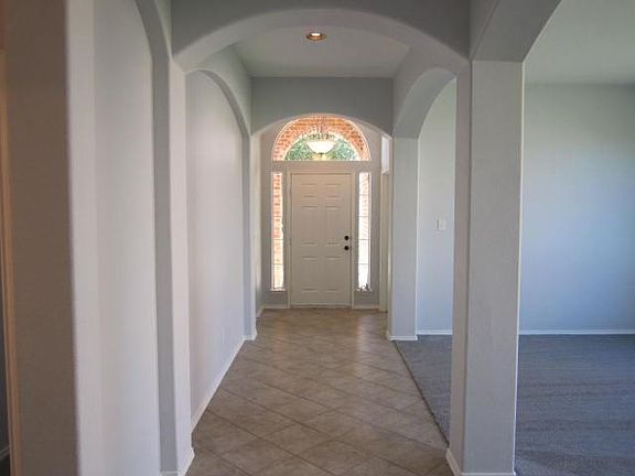 2nd image of 1017 Lilac Ln