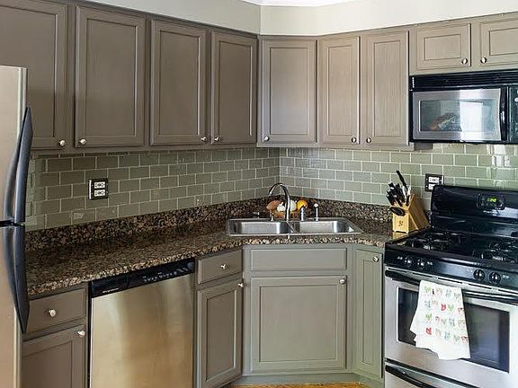 3rd image of 4056 N California Ave APT 3B