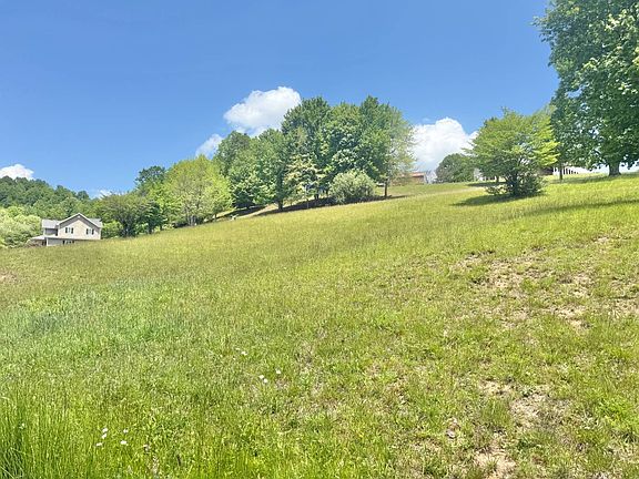 2nd image of 16 Deer Creek Ln