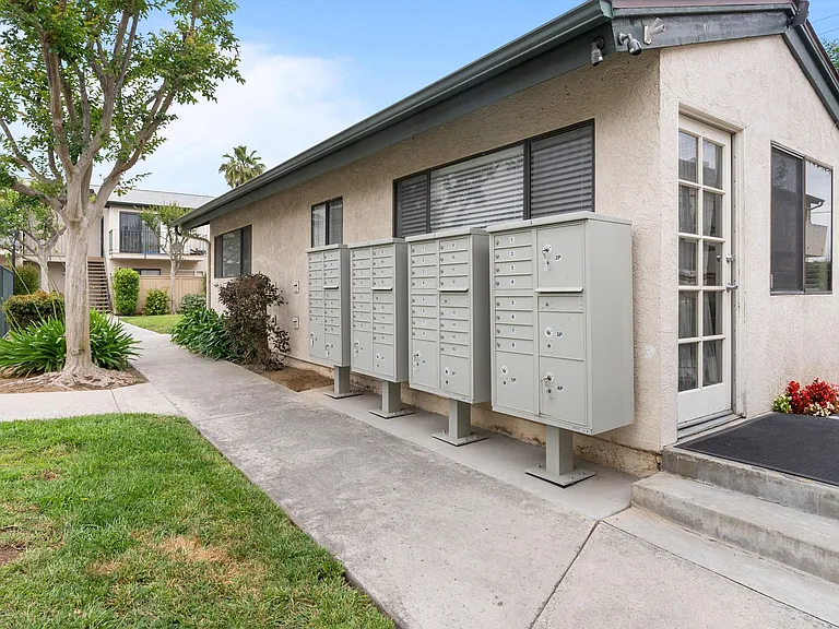 Parkview Palms Apartments- Riverside, CA — Photo 33