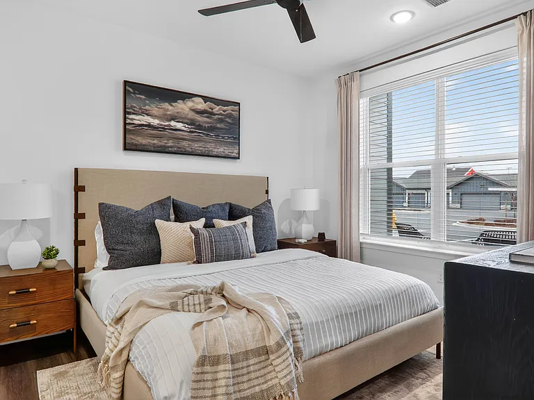 The Logan Luxury Apartments — Photo 6