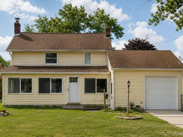 22464 Beach St, Saint Clair Shores, MI 48081