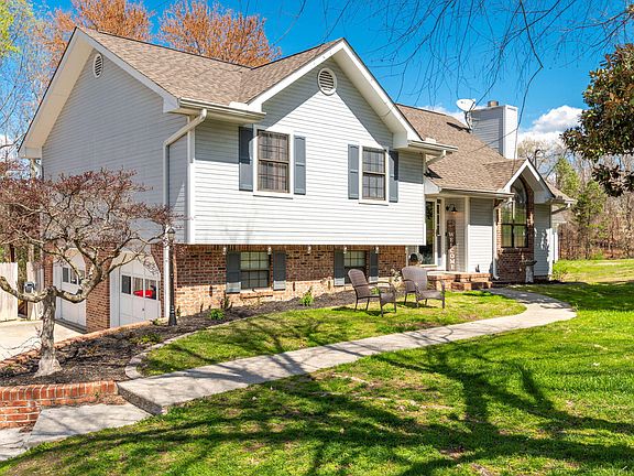2nd image of 618 Lee Dr