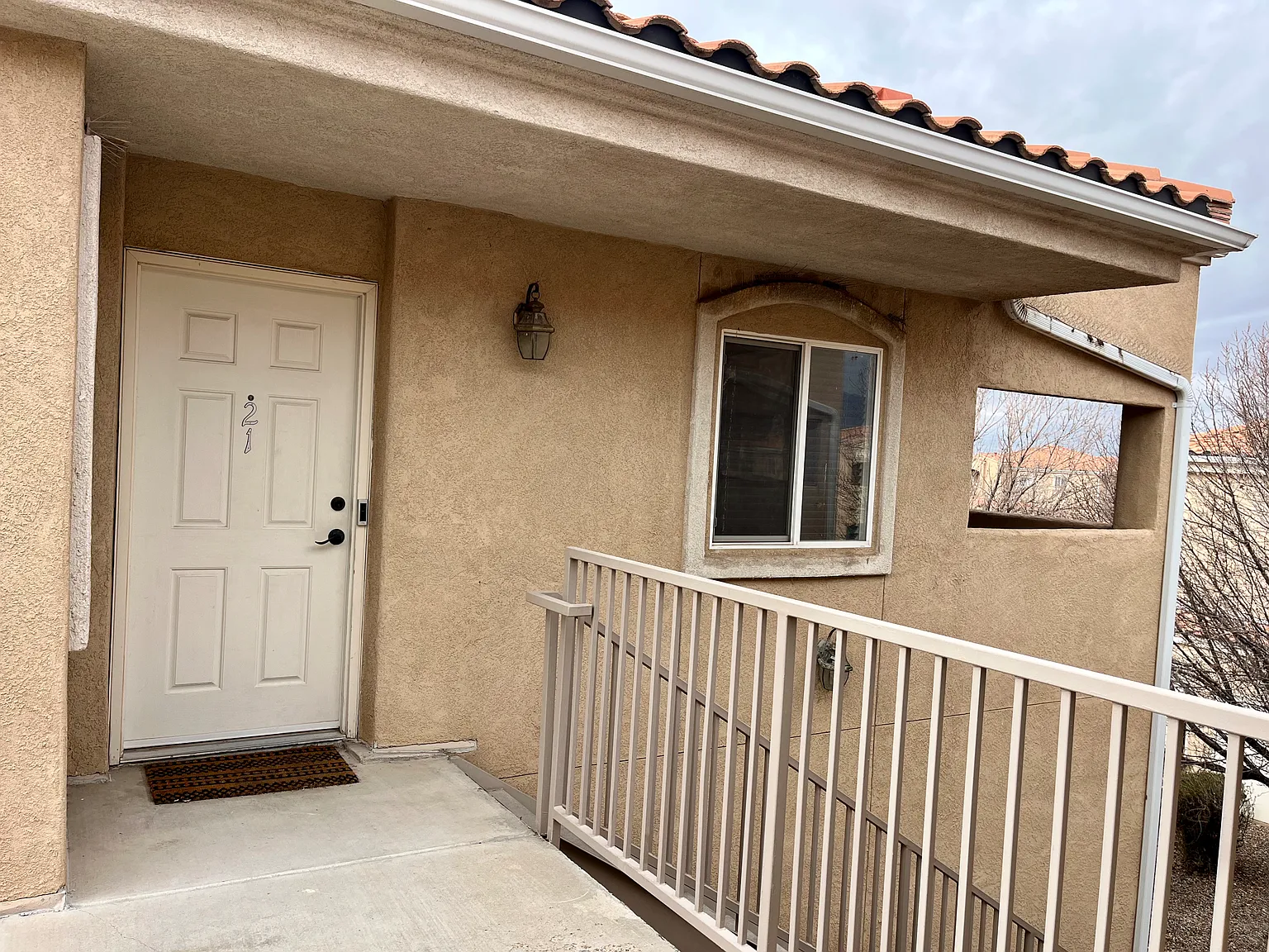 3 bed, 1235 sqft, $2,100 — Photo 3