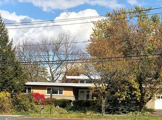 40 Iroquois Pl, East Greenbush, NY 12061
