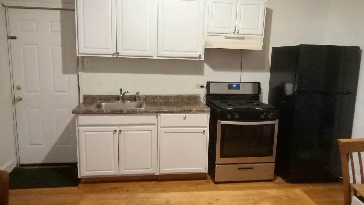 kitchen - 1520 N Western Ave #1F