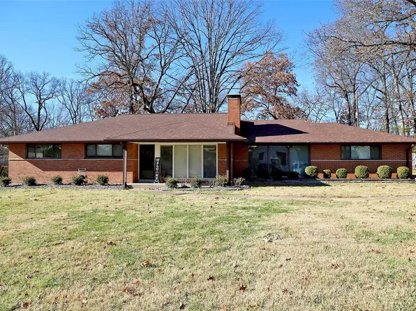 9411 Oakwood Manor Ln, Saint Louis, MO 63126