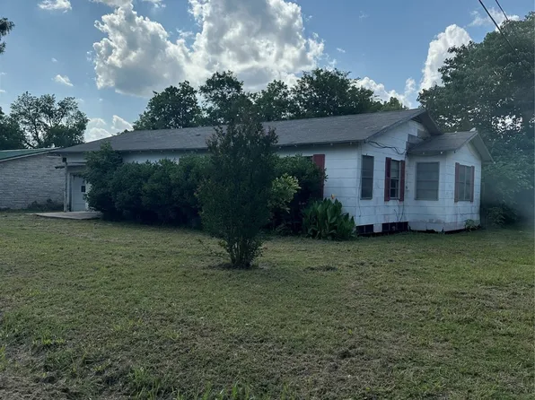 202 W Rowena St, Rosebud, TX 76570