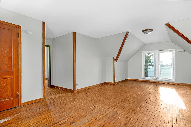2 bed, 890 sqft, $1,550 — Photo 2