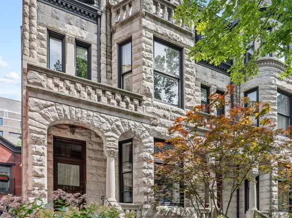 2831 N Pine Grove Ave, Chicago, IL 60657