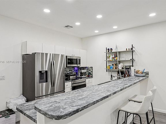 3rd image of 2307 Washington St APT 5