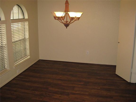 4th image of 905 Ledgemont Dr