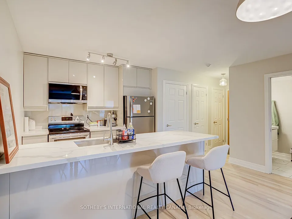 3069 Lakeshore Ave #301