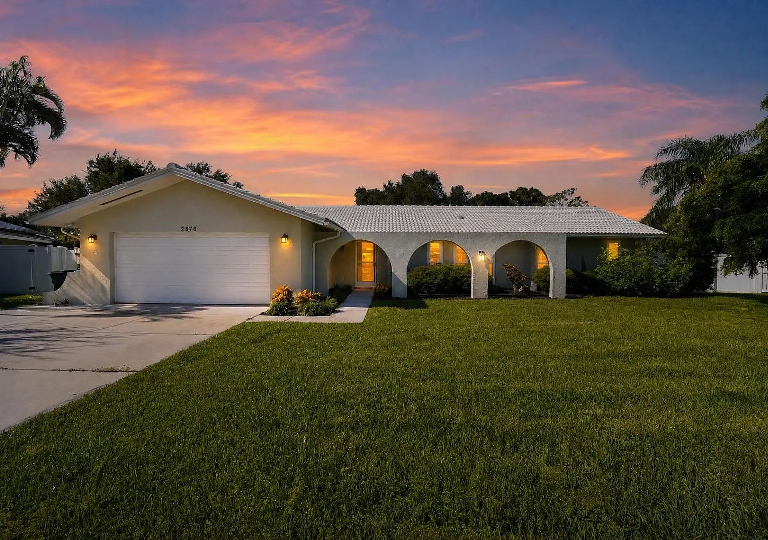 Charming 3BR/2BA House with Pool in Sarasota — Photo 1