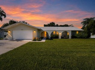 2876 Captiva Dr, Sarasota, FL 34231